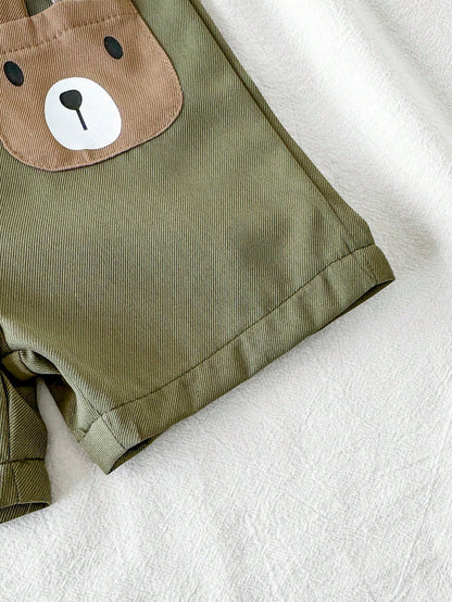 Prenda verde overol para bebe detalle de bolsillo con diseño de osito
