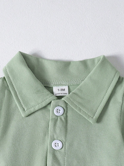 Prenda verde camisa para bebe con cuello camisero detalle frontal
