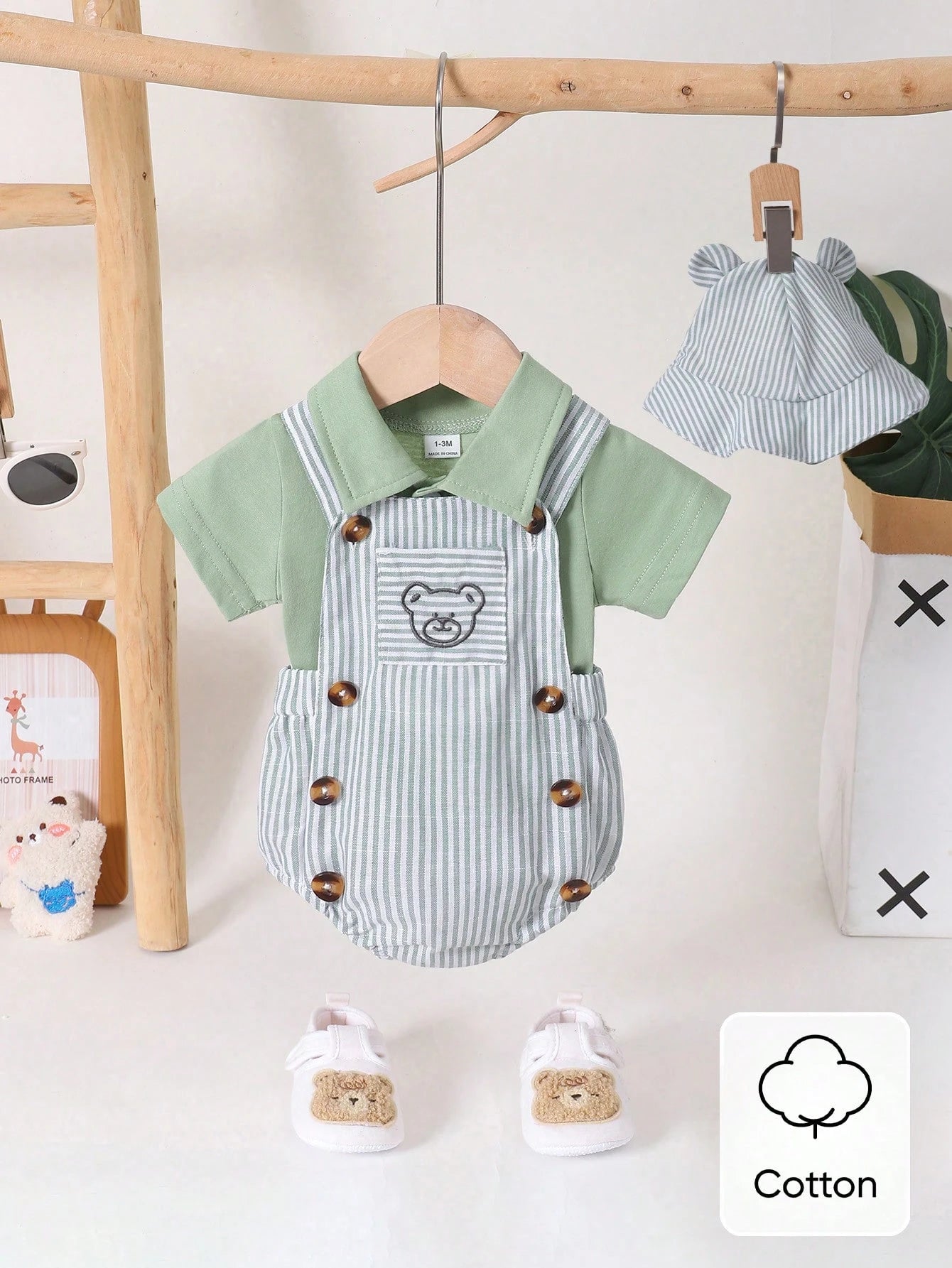 Prenda verde conjunto rayado con peto para bebe vista frontal