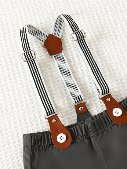 Prenda gris conjunto para bebe detalle de sombrero a cuadros a juego