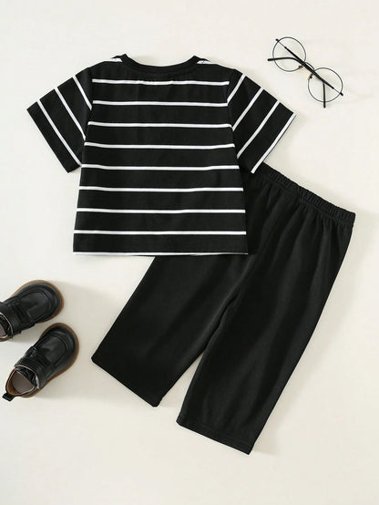 Prenda negra conjunto para bebe con camiseta a rayas vista trasera