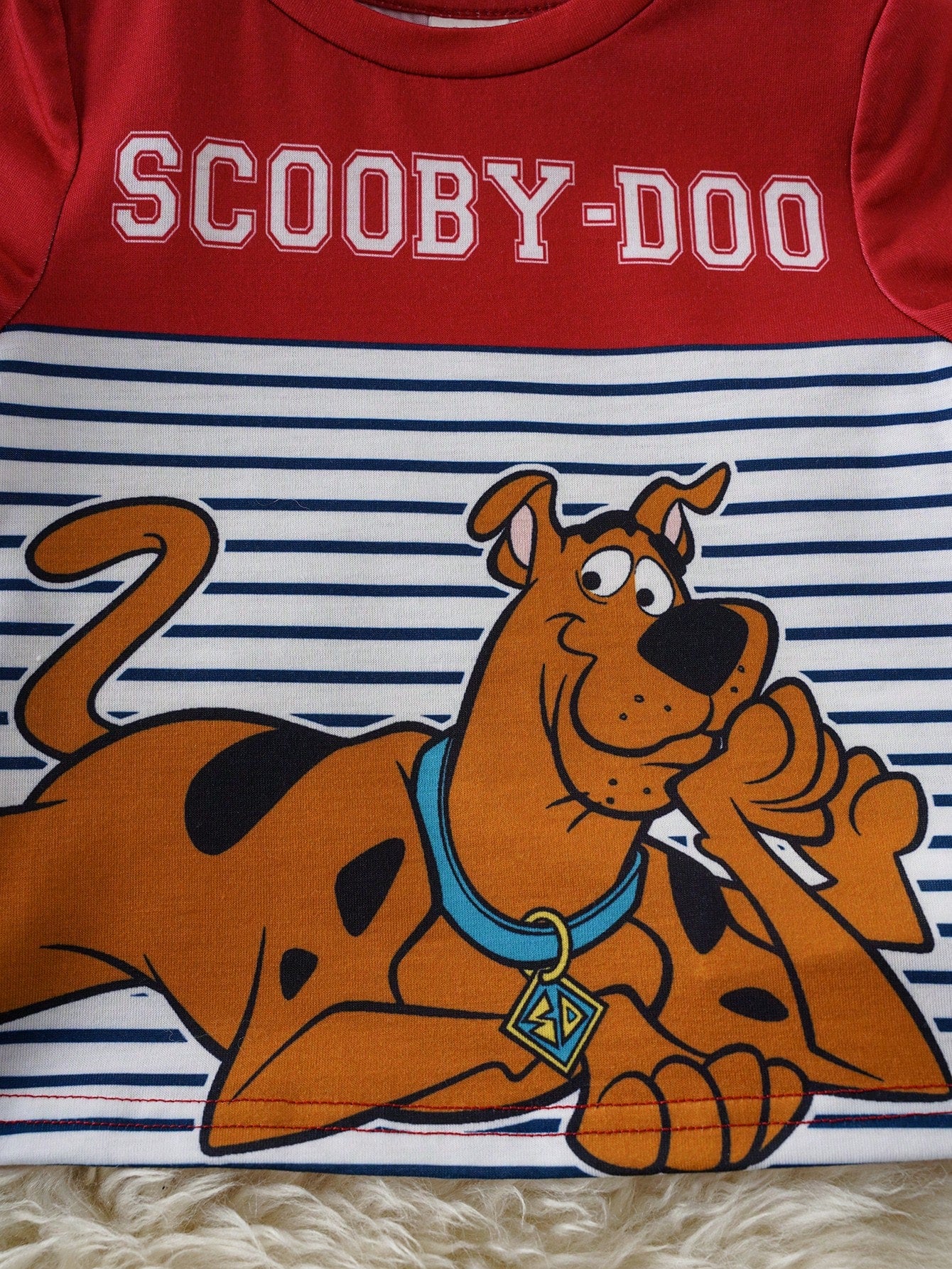 Conjunto rojo y azul para bebe con detalle del estampado Scooby-Doo
