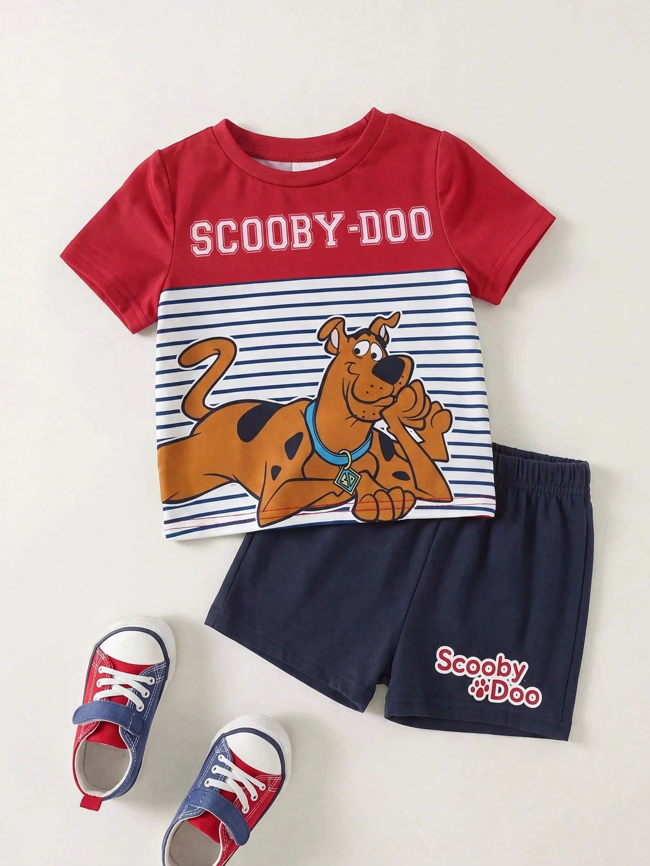 Conjunto rojo y azul para bebe con estampado Scooby-Doo vista frontal