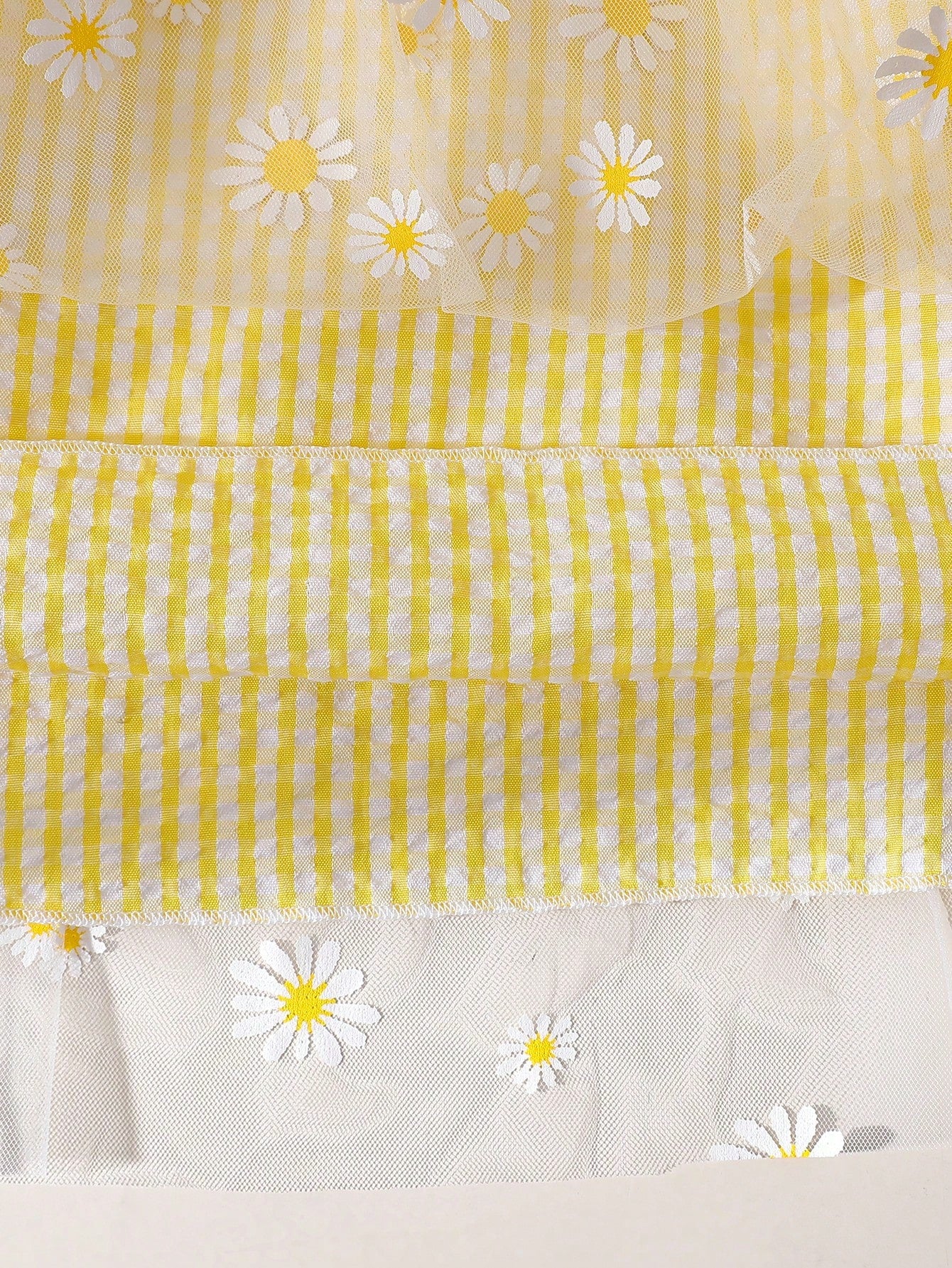 Prenda amarilla vestido para bebe con detalle de gasa estampada de margaritas