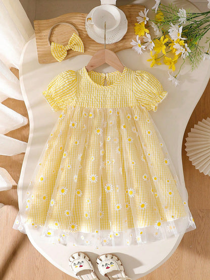 Prenda amarilla vestido para bebe a cuadros con margaritas vista frontal