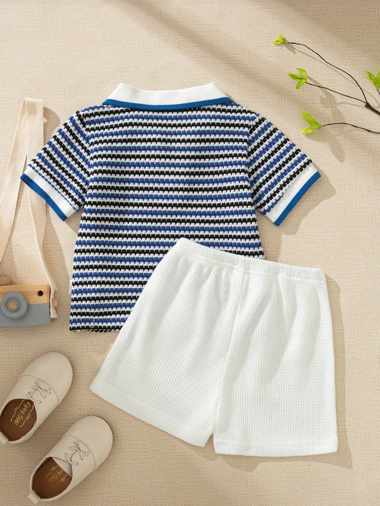 Prenda azul y blanca conjunto para bebe con polo a rayas vista trasera