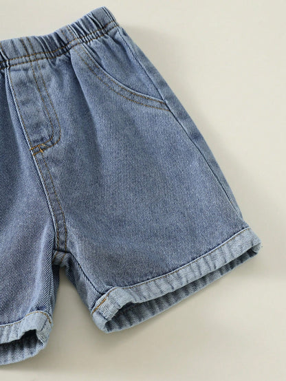 Prenda azul shorts de mezclilla para bebe con detalle de costuras y dobladillo