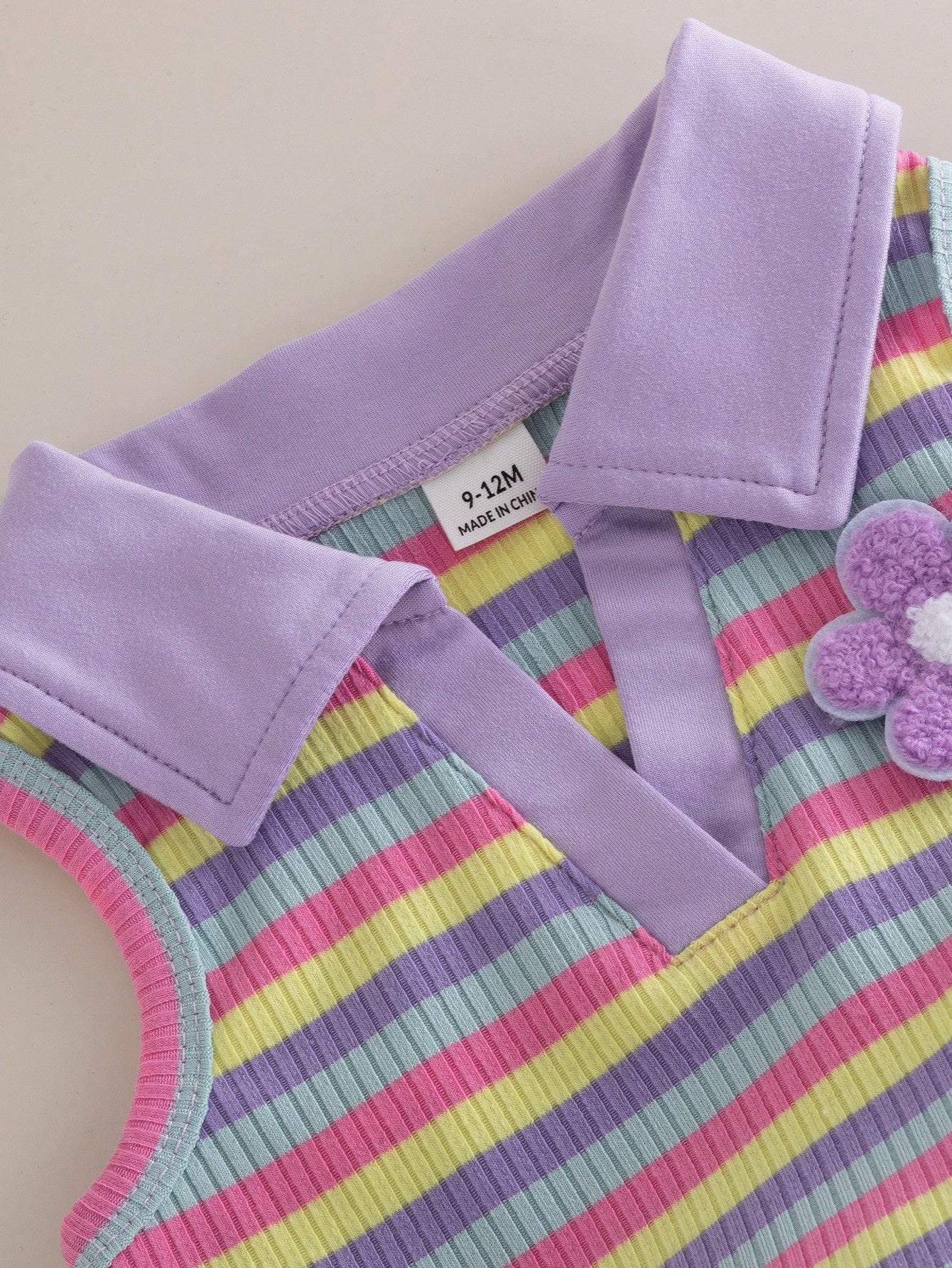 Prenda multicolor tipo conjunto para bebe con detalle de cuello camisero lila