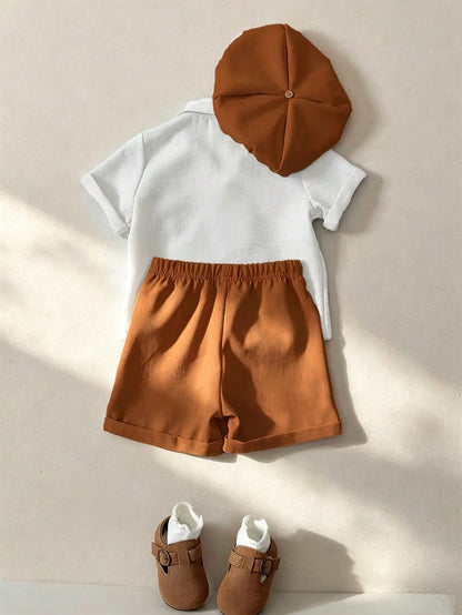 Prenda blanca conjunto para bebe con pantalón corto marrón vista trasera