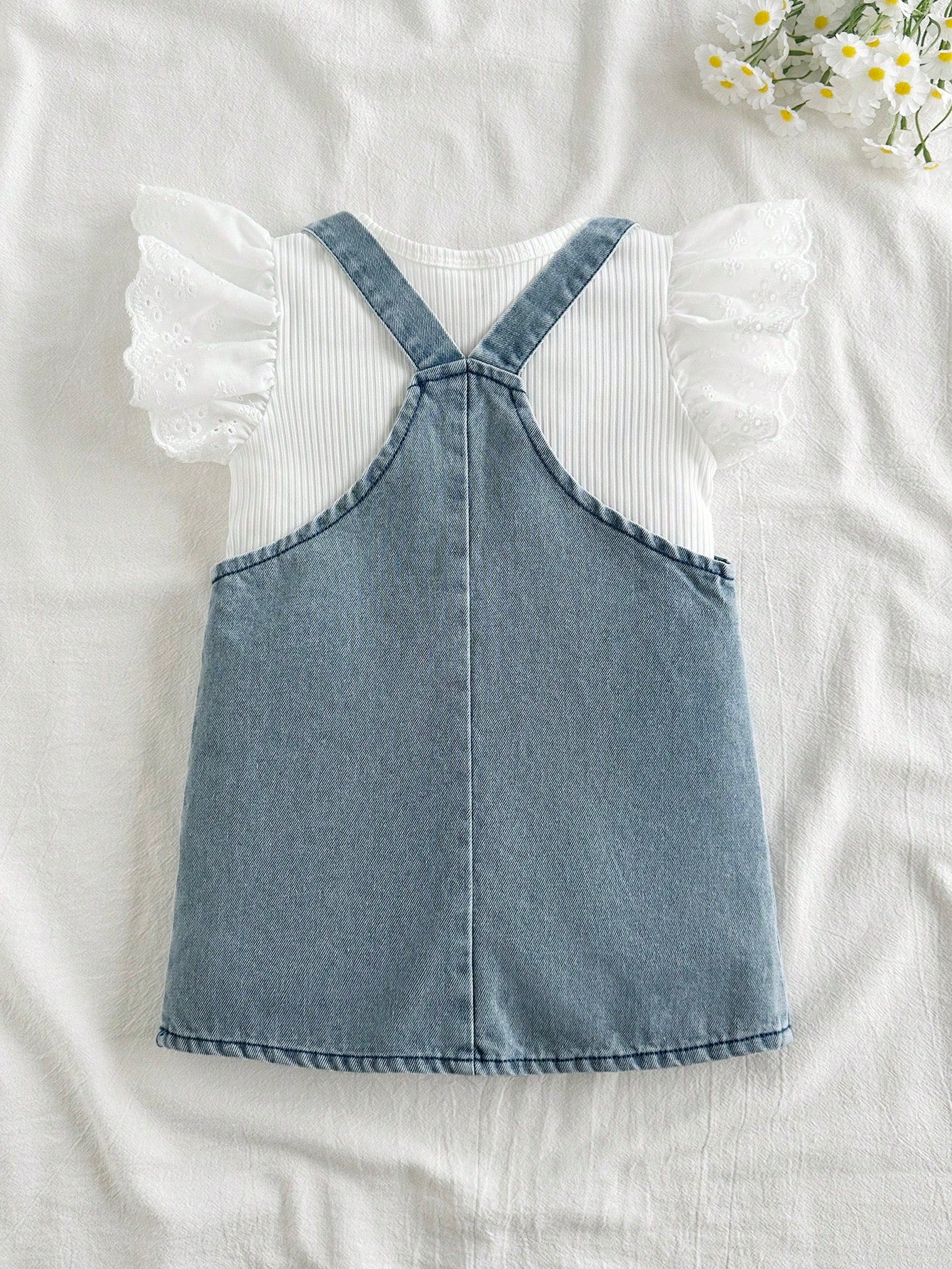 Prenda azul conjunto para bebe con vestido de mezclilla vista trasera