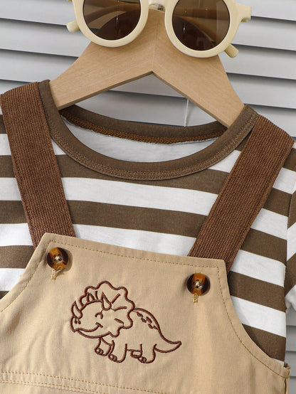 Prenda beige conjunto con overol para bebe y detalle de botones y camiseta a rayas
