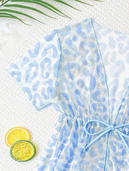 Prenda azul traje de baño para bebe con detalle de salida de baño y cinturón