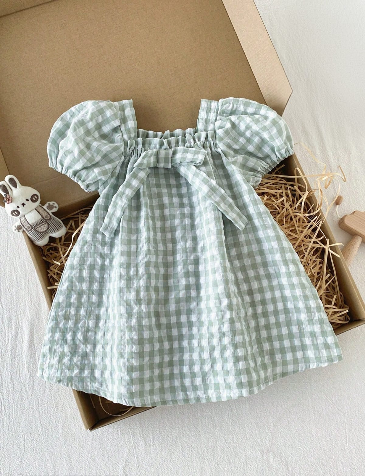 Prenda verde vestido para bebe a cuadros con lazo frontal vista frontal