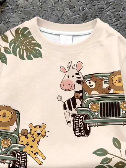 Prenda beige camiseta para bebe con animales y vehículo safari detalle frontal
