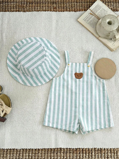 Prenda verde menta conjunto para bebe con overol a rayas y sombrero vista frontal