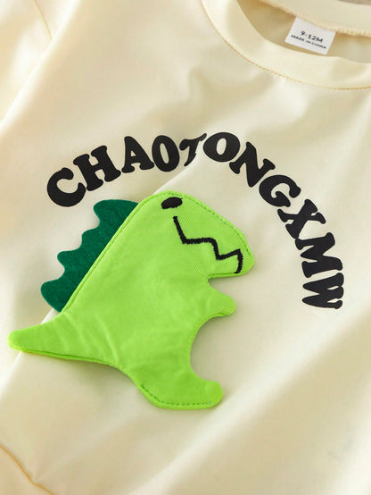 Prenda beige sudadera para bebe con detalle de dinosaurio verde en relieve