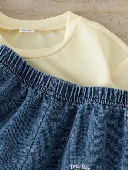 Prenda beige y azul conjunto para bebe con detalle de cintura elástica