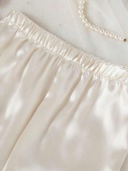 Prenda champán pijama para bebe con detalle de pantalón satinado y cintura elástica