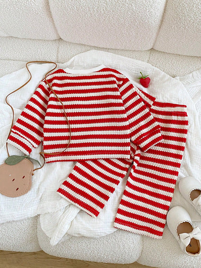 Prenda roja y blanca conjunto para bebe a rayas vista trasera