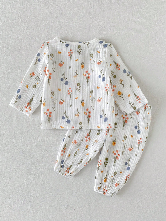 Prenda blanca conjunto para bebe con estampado floral vista trasera