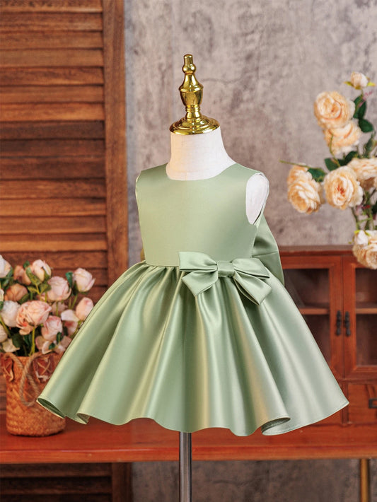 Prenda verde vestido para bebe con lazo desmontable y falda amplia vista frontal
