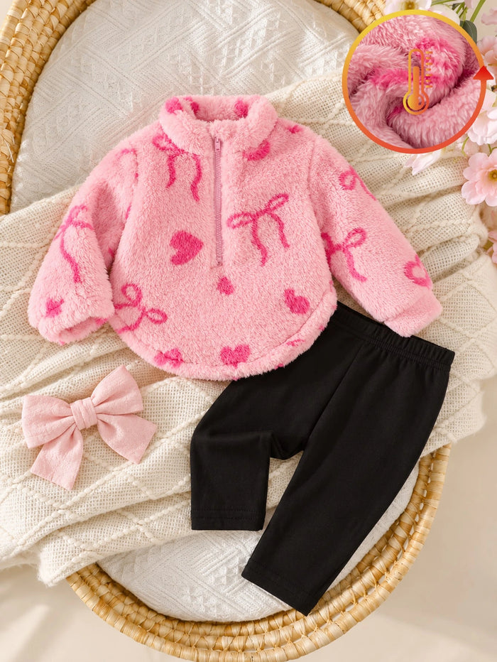 Conjunto Rosa De Felpa Con Corazones Y Lazos