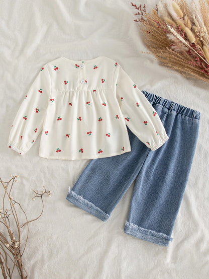 Conjunto beige para bebe con blusa de manga larga y pantalón de mezclilla vista trasera