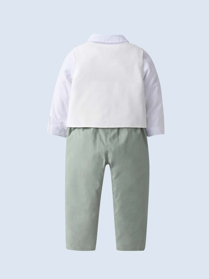 Conjunto verde elegante con chaleco y camisa blanca