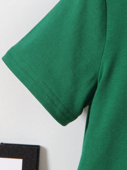 Playera verde para niño con estampado de cara sonriente