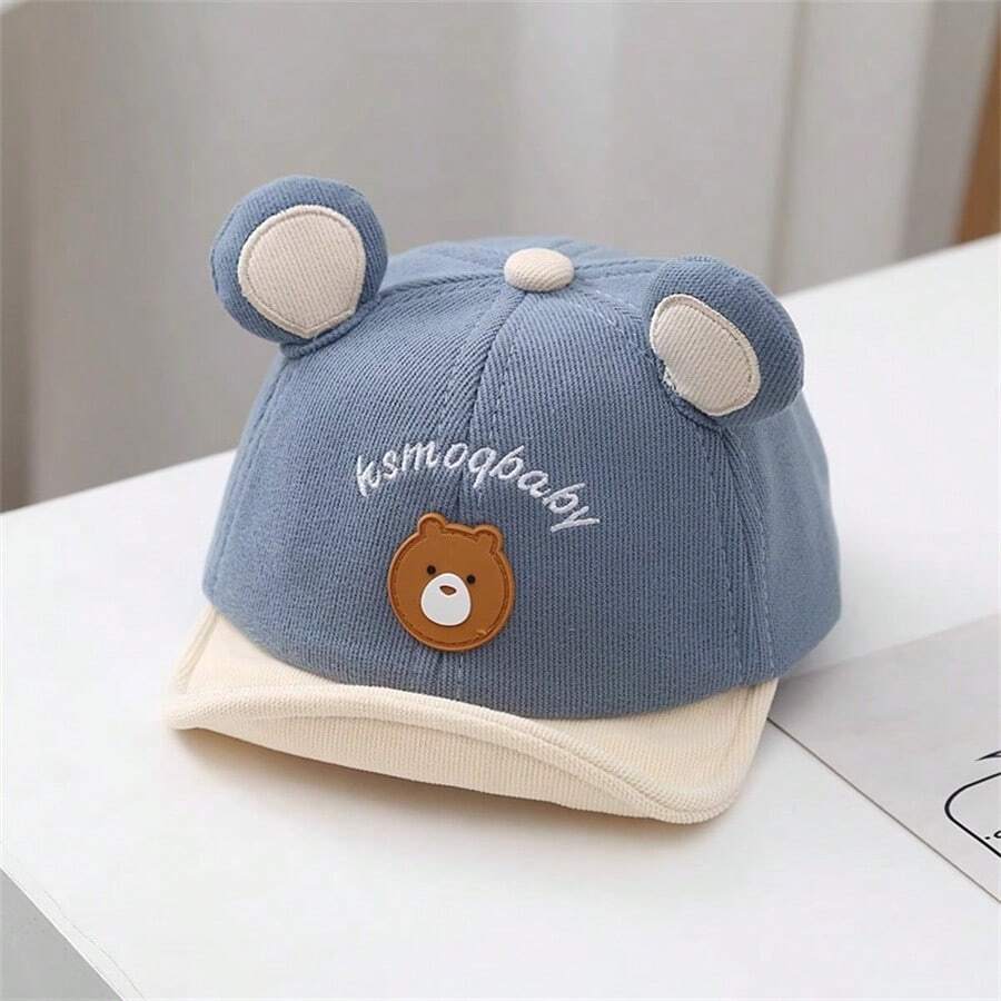 Gorro beige para bebe con orejitas de oso y visera café vista frontal
