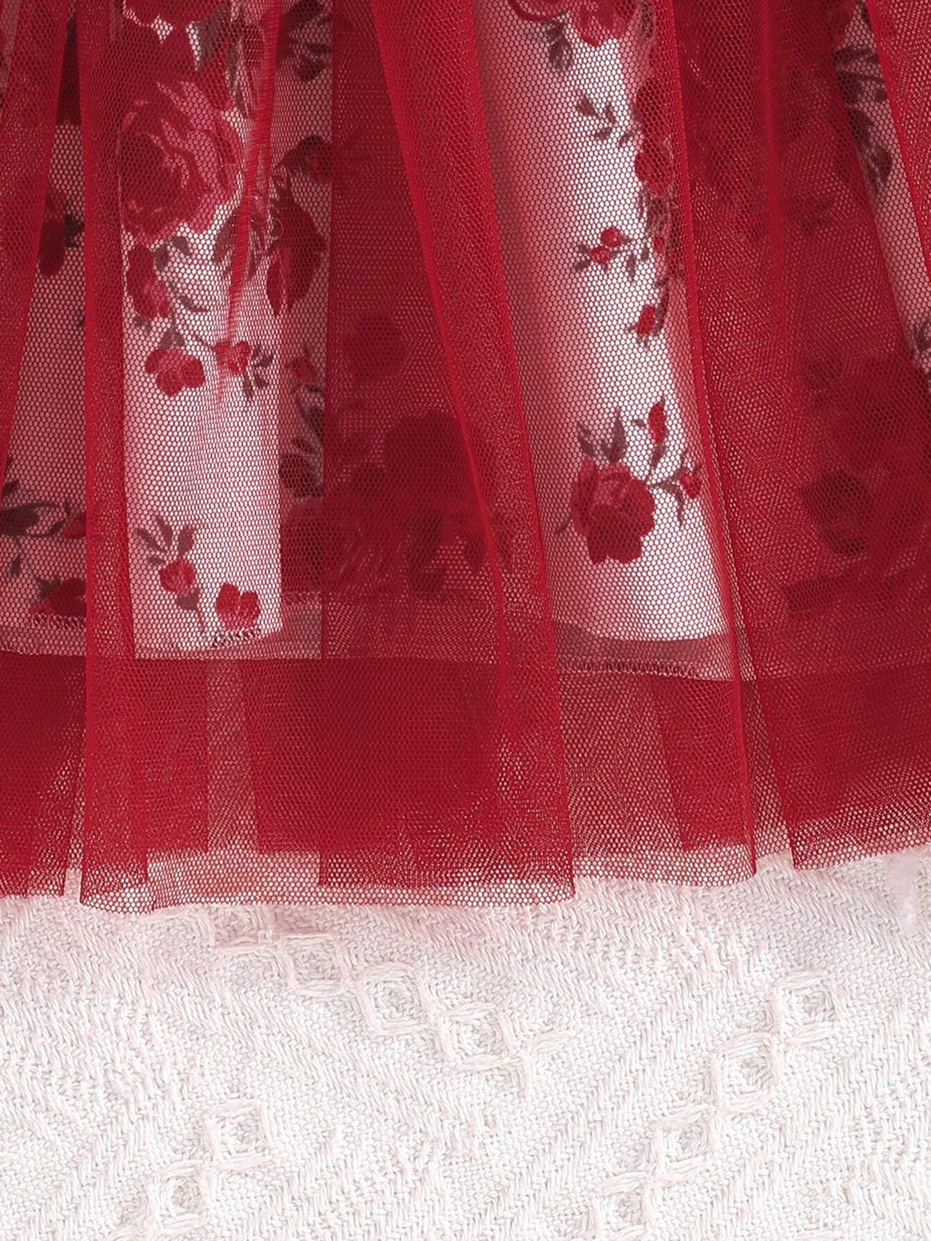 Prenda roja vestido para bebe detalle de tul floral