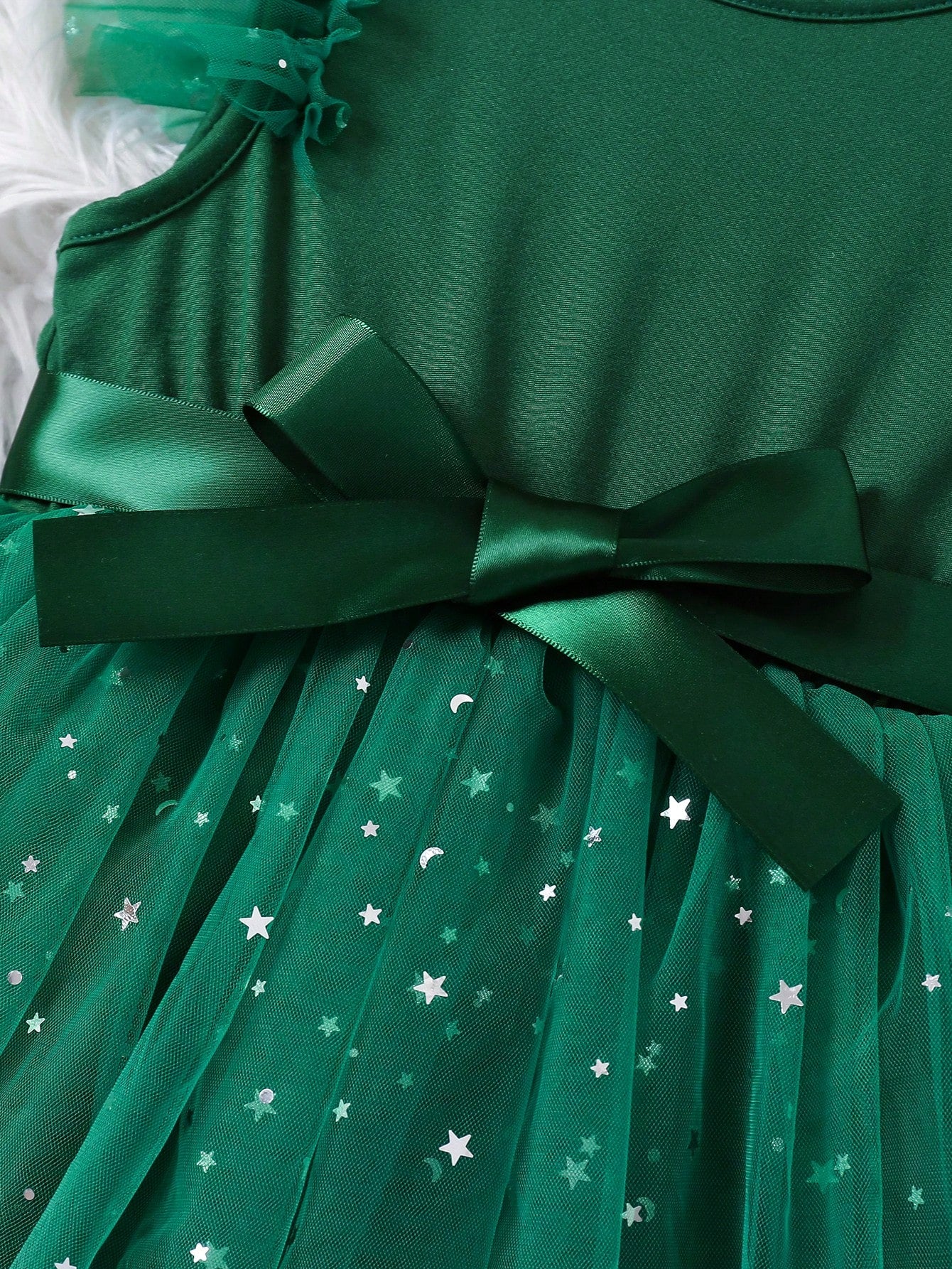 Prenda verde vestido para bebe detalle de lazo en cintura
