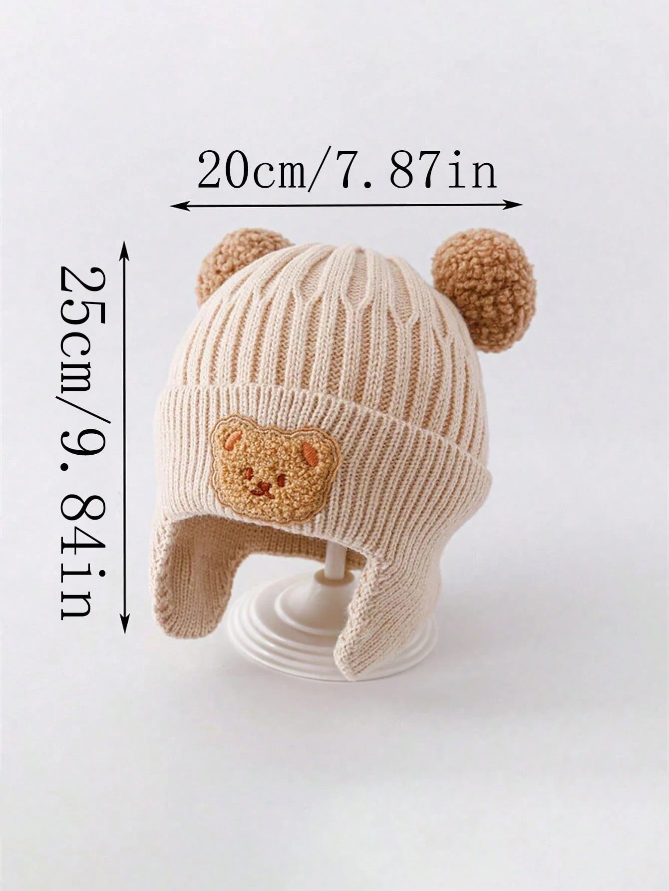Prenda caqui gorro para bebe tejido con orejas de oso vista producto