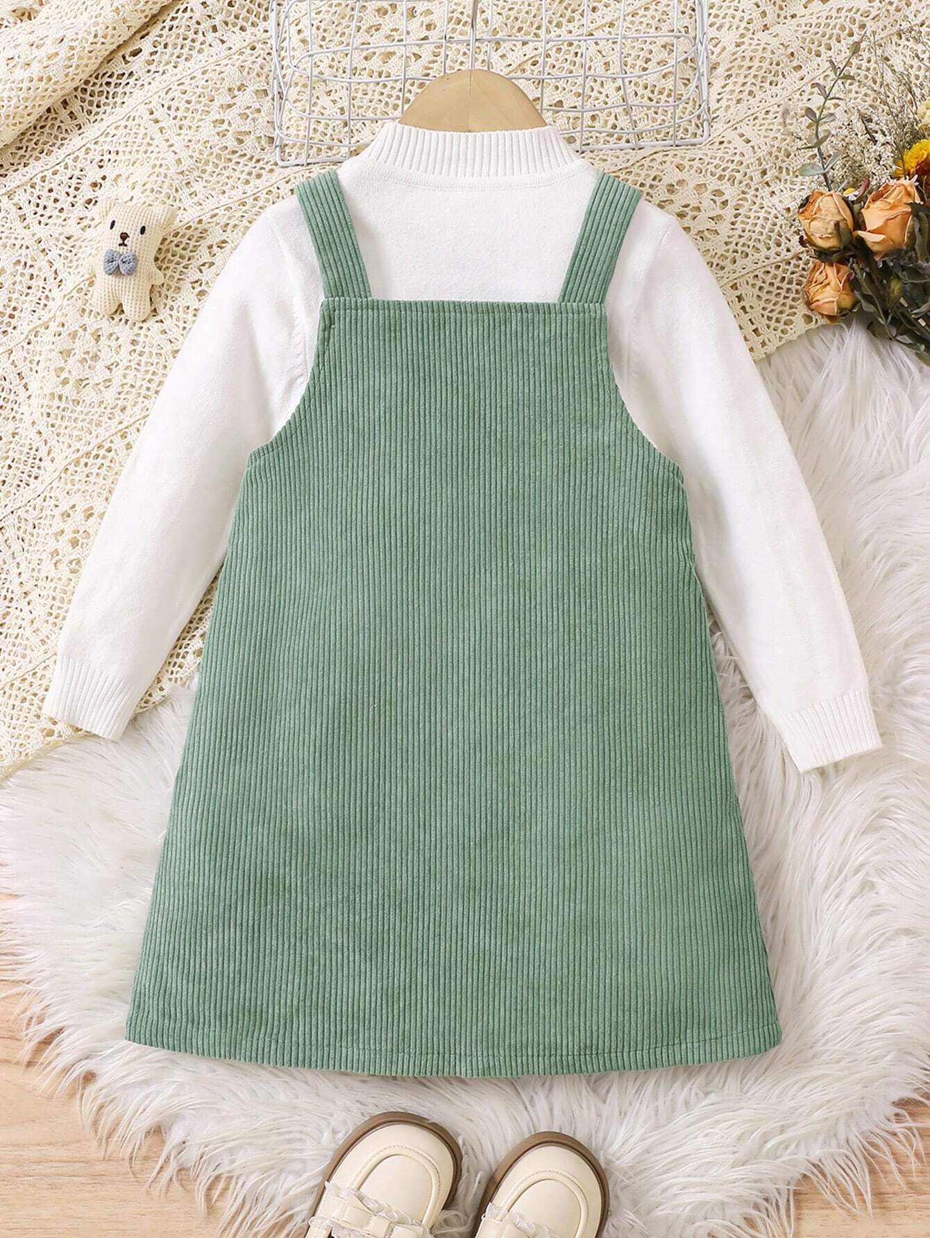 Vestido verde con bordado floral vintage (Solamente vestido)