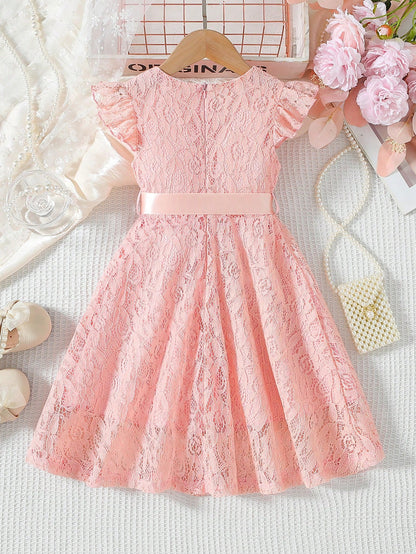 Prenda rosa vestido de encaje para bebe vista trasera con detalle de cinturón
