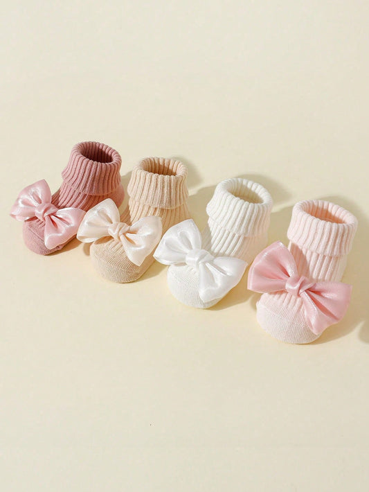 Prenda multicolor calcetines para bebe con lazo antideslizantes vista frontal
