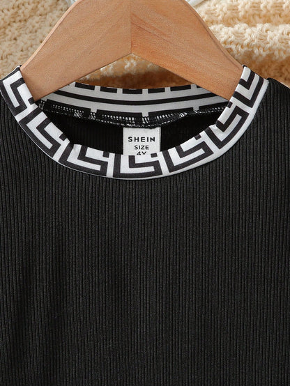 Prenda blanco y negro vestido para bebe detalle de cuello redondo y mangas con volante