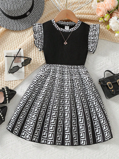 Prenda blanco y negro vestido para bebe con estampado geométrico vista frontal