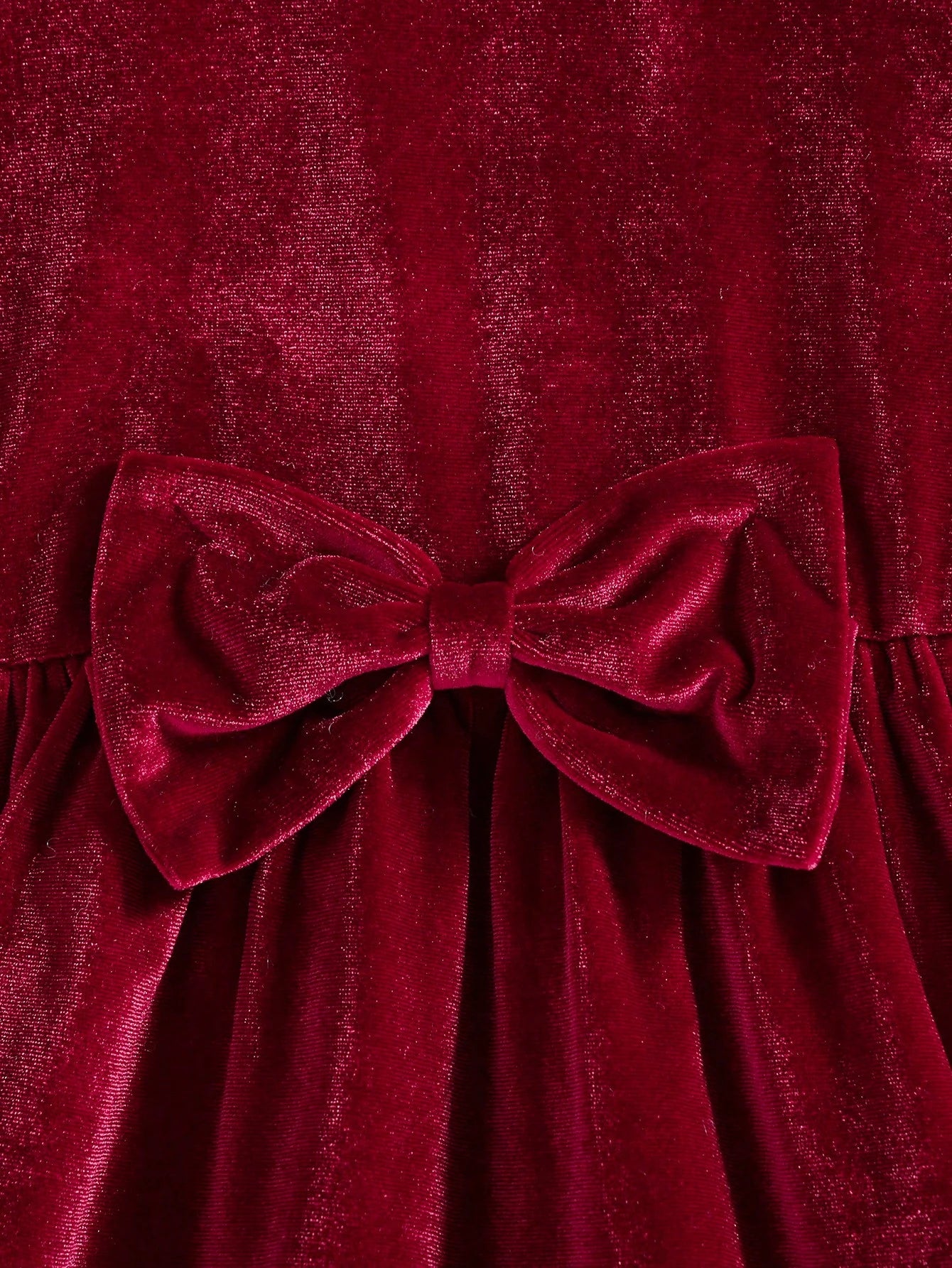 Prenda roja vestido de terciopelo para bebe detalle de lazo frontal