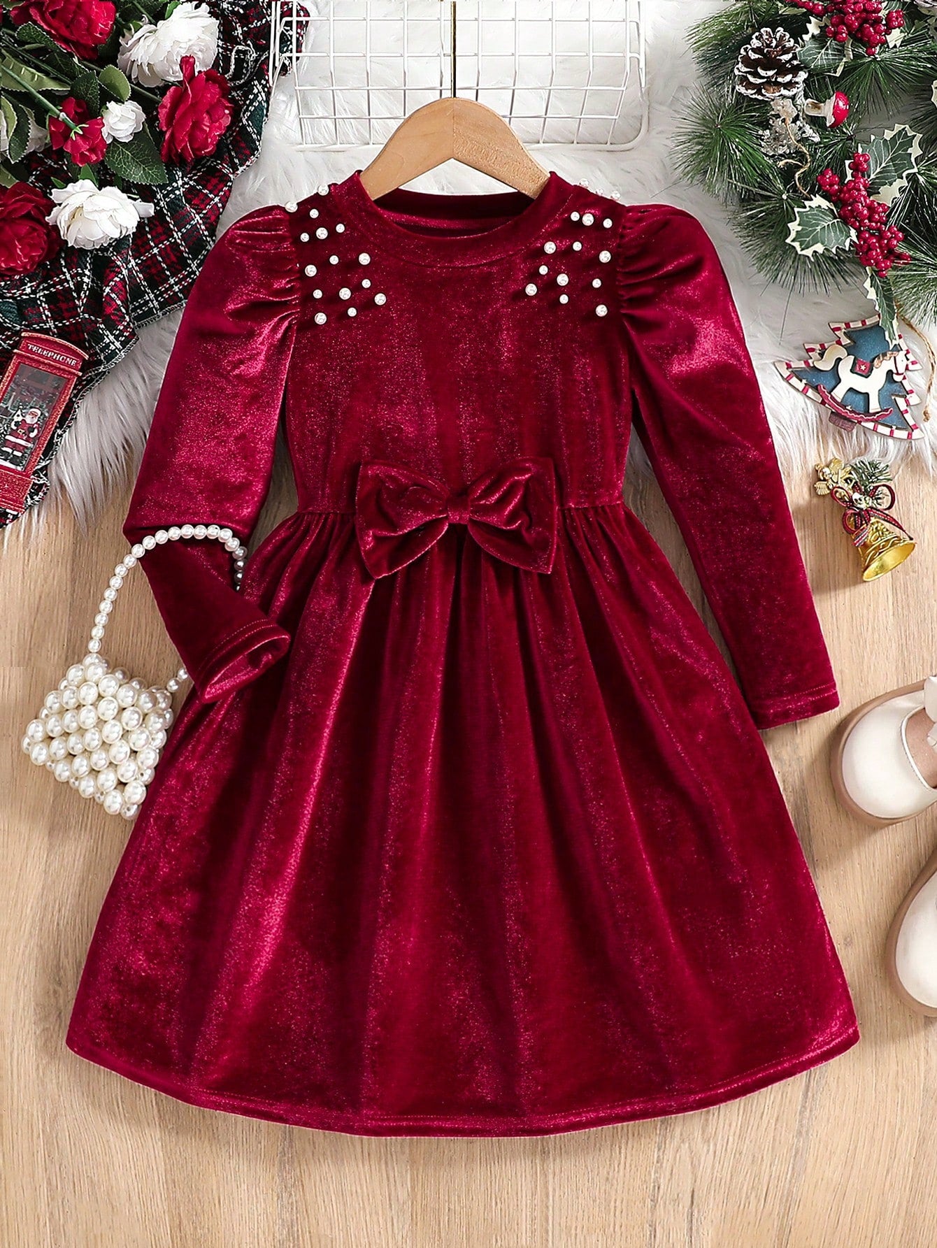 Prenda roja vestido de terciopelo para bebe vista frontal con lazo y perlas