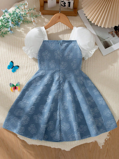 Prenda azul vestido para bebe con estampado floral y mangas princesa vista trasera