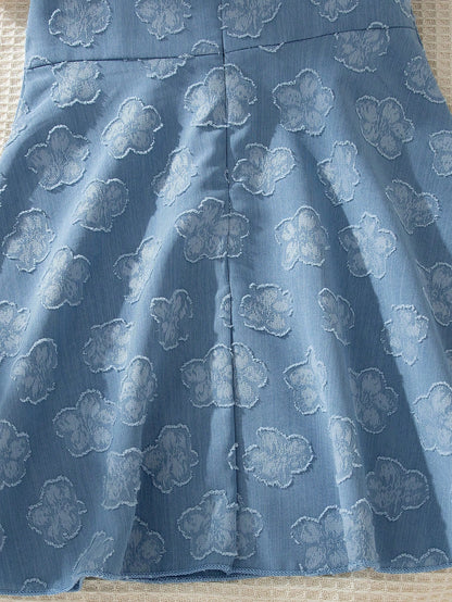 Prenda azul vestido para bebe detalle de falda acampanada y acabado floral