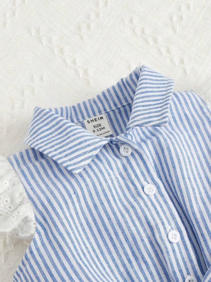 Enterizo de camisa azul y blanco con cinturón y volantes