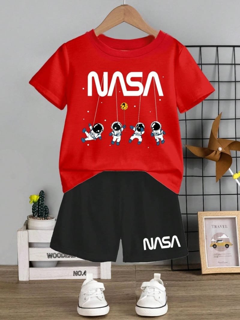 Conjunto rojo de astronauta con camiseta y shorts para bebé