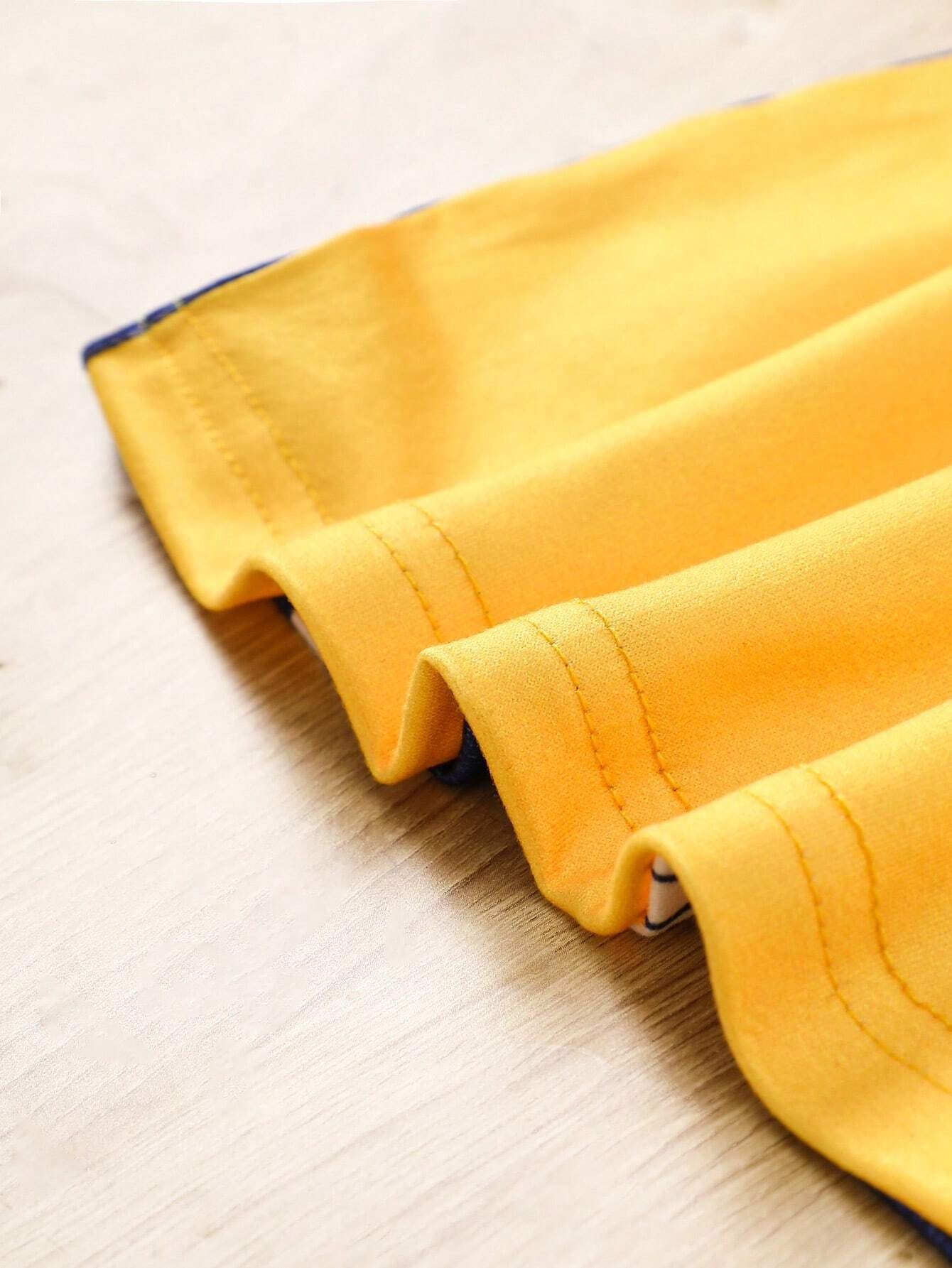 Vestido de Tirantes Amarillo con Estampado de Abeja 1 Pieza