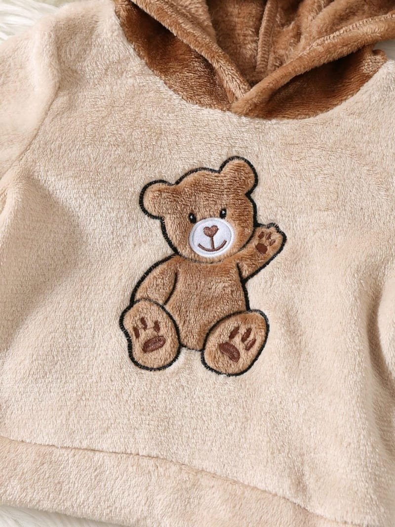 Conjunto de Pijama Caqui para Bebé con Estampado de Oso