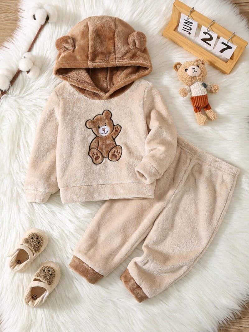 Conjunto de Pijama Caqui para Bebé con Estampado de Oso