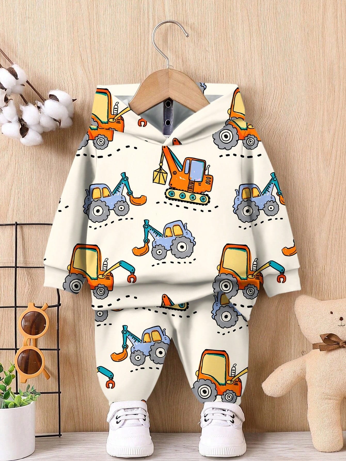 Conjunto multicolor de sudadera con bulldózer y shorts