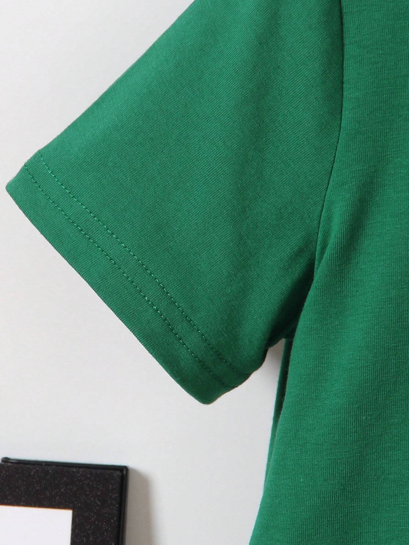 Playera verde para niño con estampado de cara sonriente