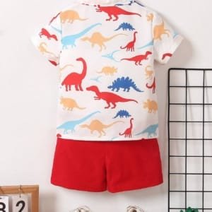 Conjunto rojo para niño con estampado de dinosaurios y shorts